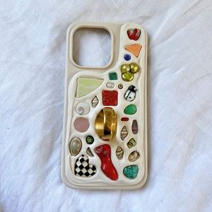 Memor Phone Case - iPhone 13 Pro with gold signet ring